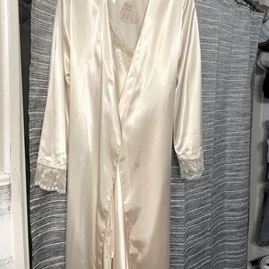 NEW! Valerie Stevens bridal robe and slip nightgown.